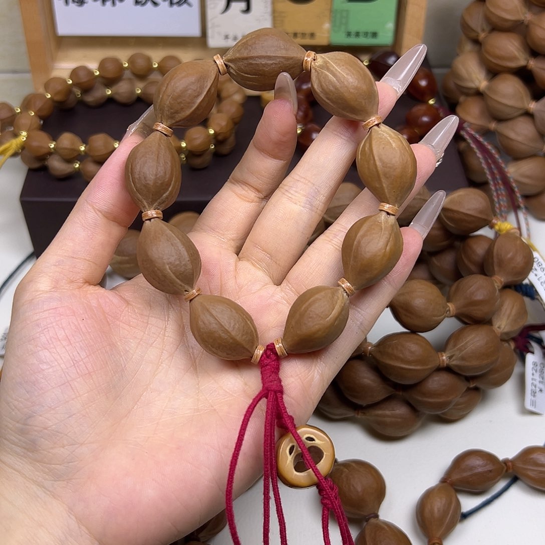 呵***何橄榄核手串/手链梅林铁核三花18.26