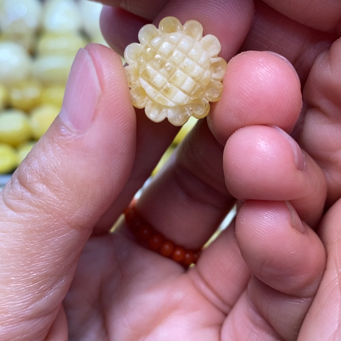 琥珀未镶嵌裸石原矿蜜蜡配珠