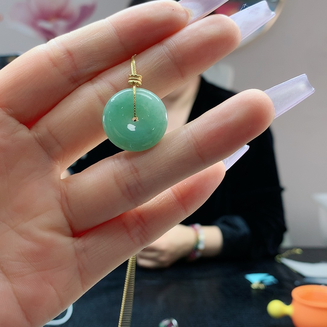 【闪购商品】翡翠吊坠(赠链)未镶嵌
