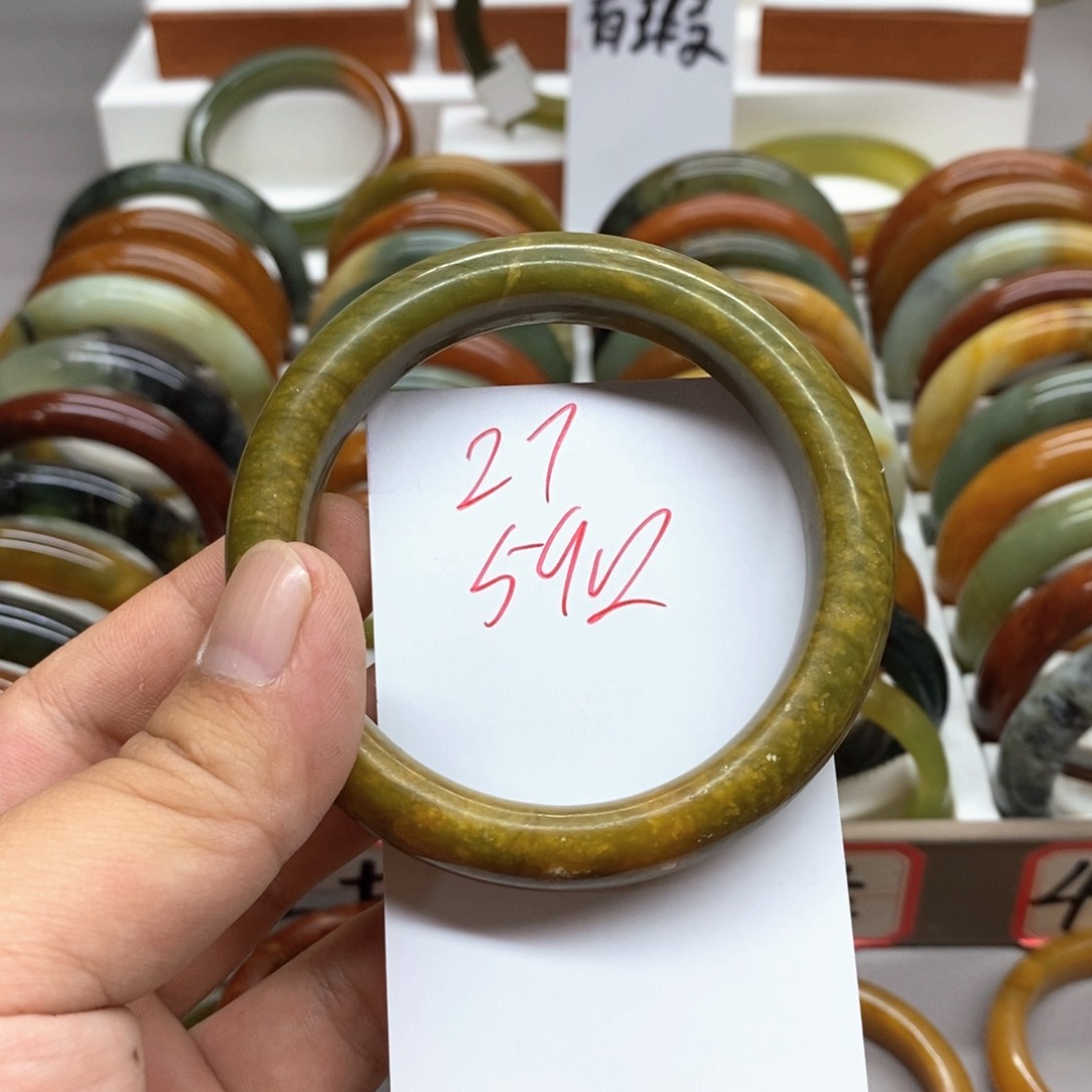 蛇纹石玉未镶嵌手镯