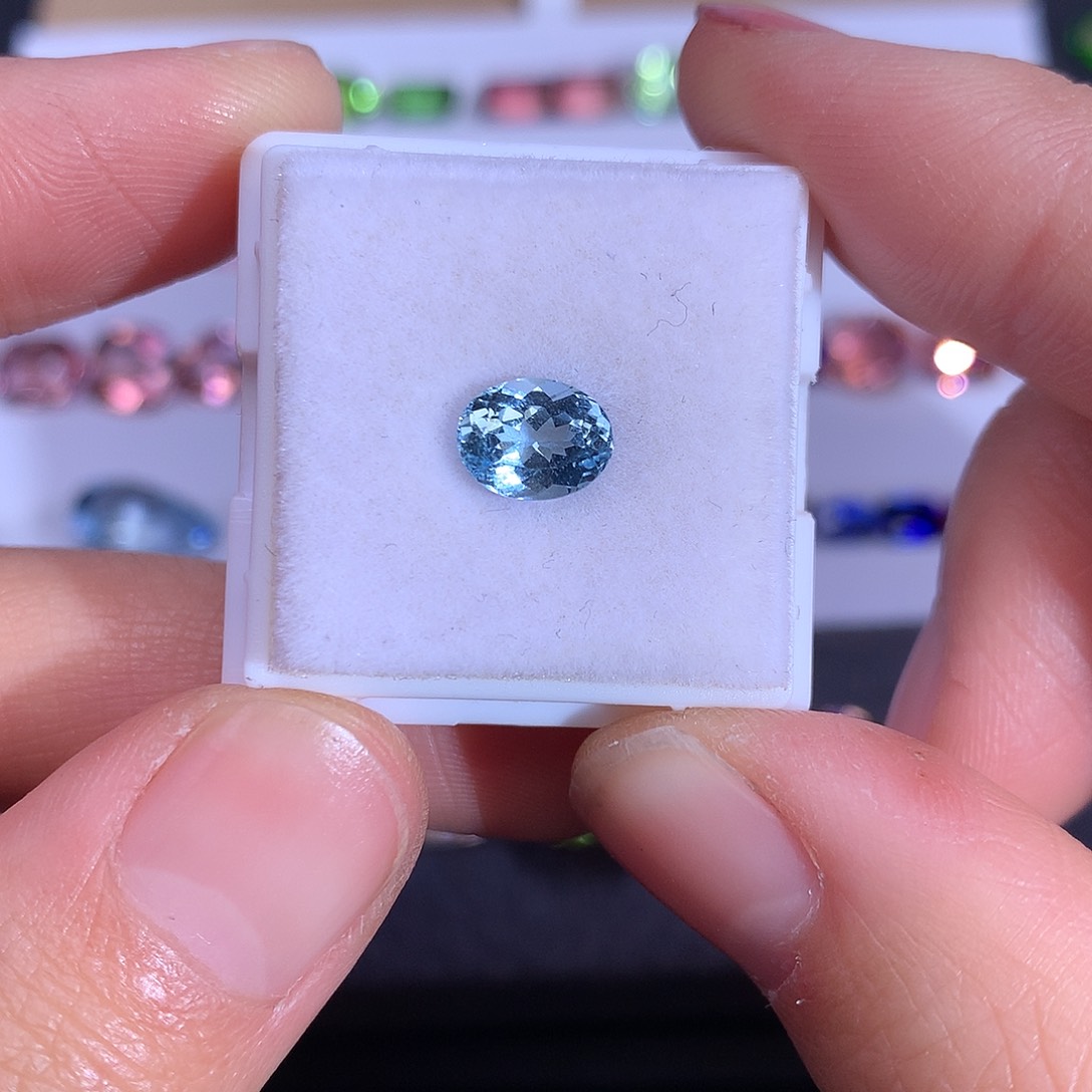 海蓝宝石笔搁未镶嵌1.085ct