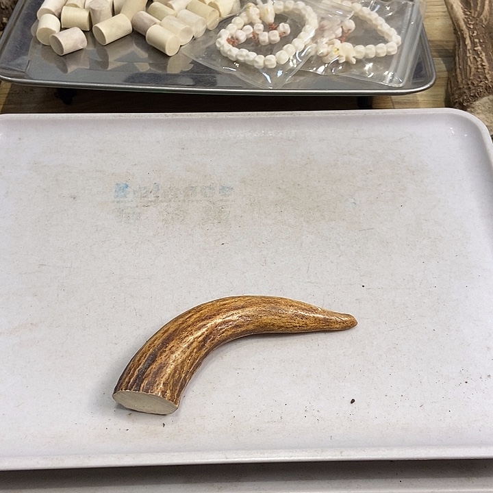 中国大陆鹿角盘玩手把件