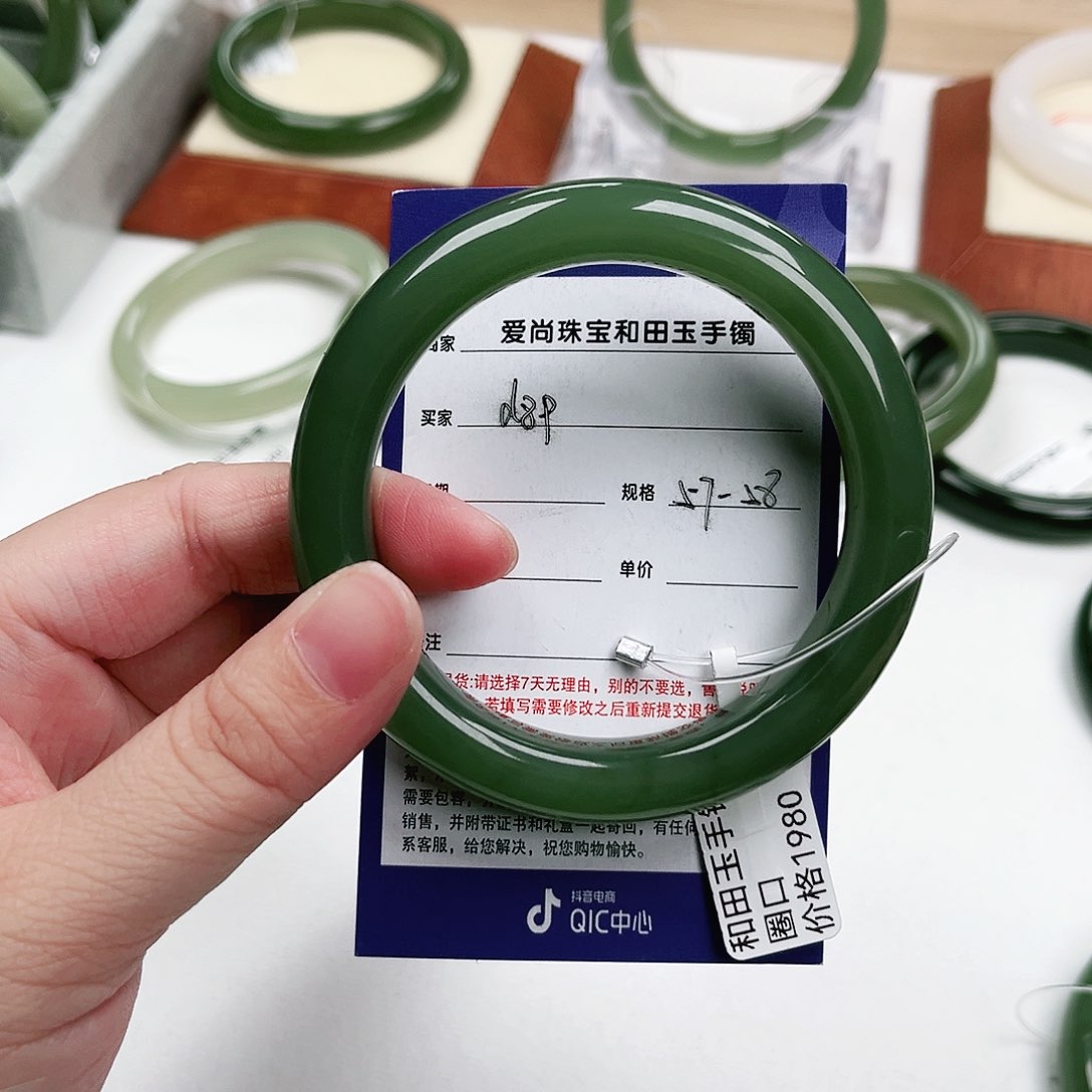 和田玉手镯未镶嵌百*