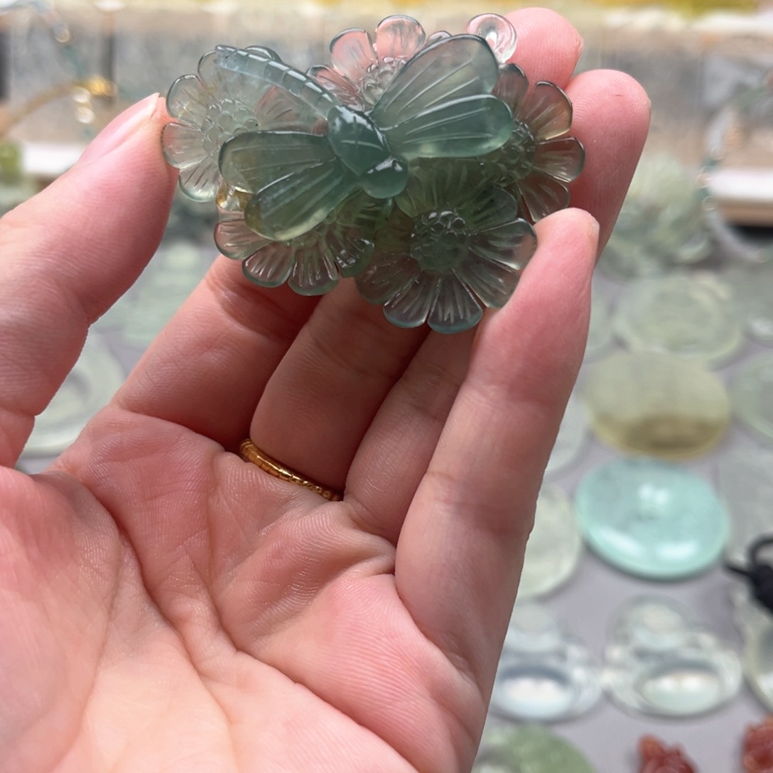 未镶嵌蛇纹石玉颈饰