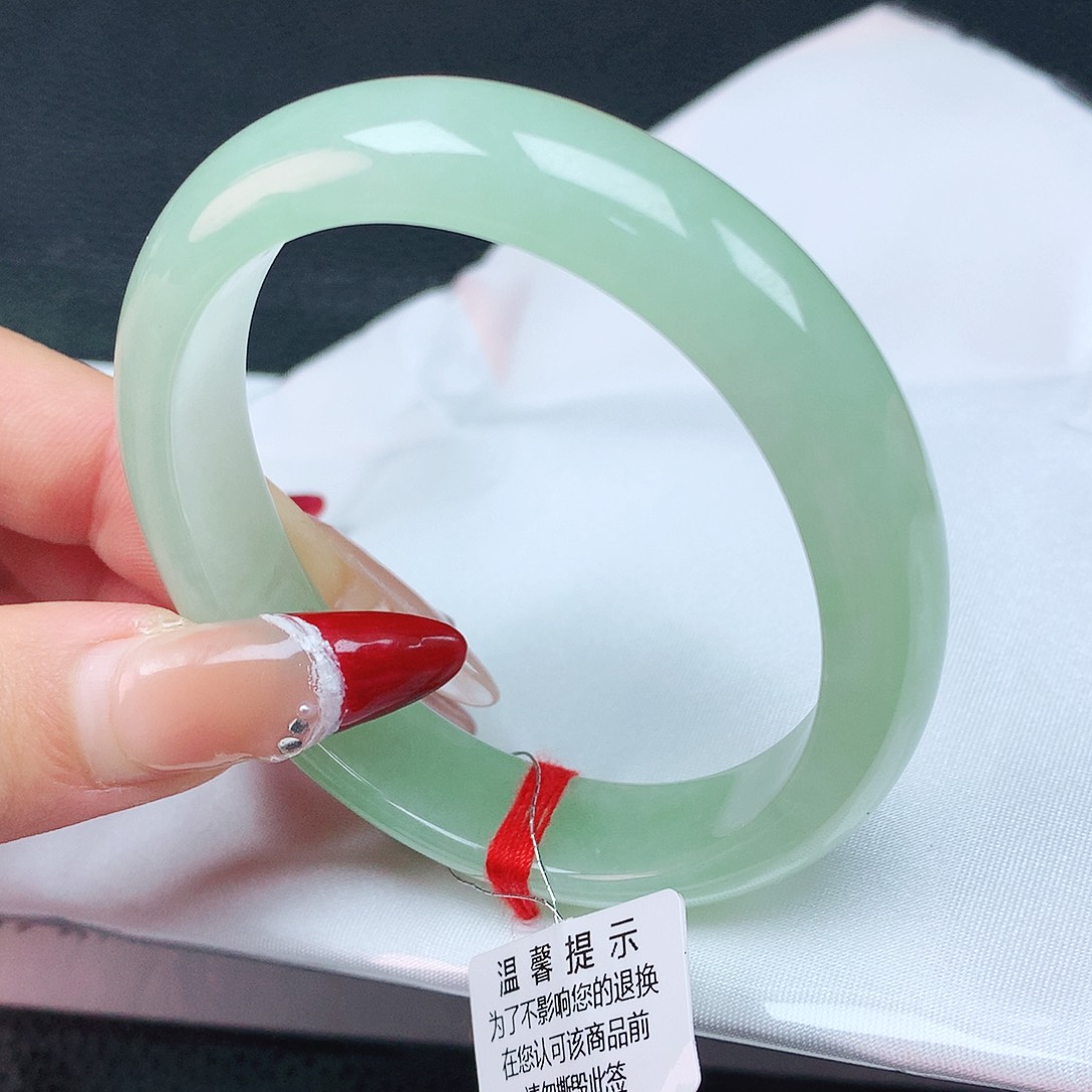 翡翠手镯未镶嵌56贵