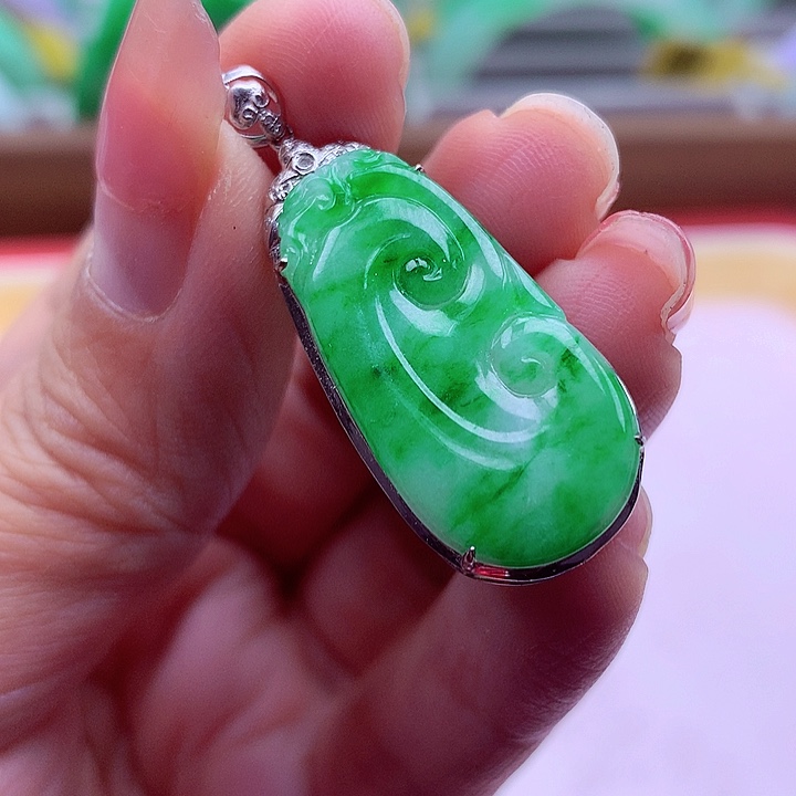 翡翠颈饰18K金镶嵌翡翠