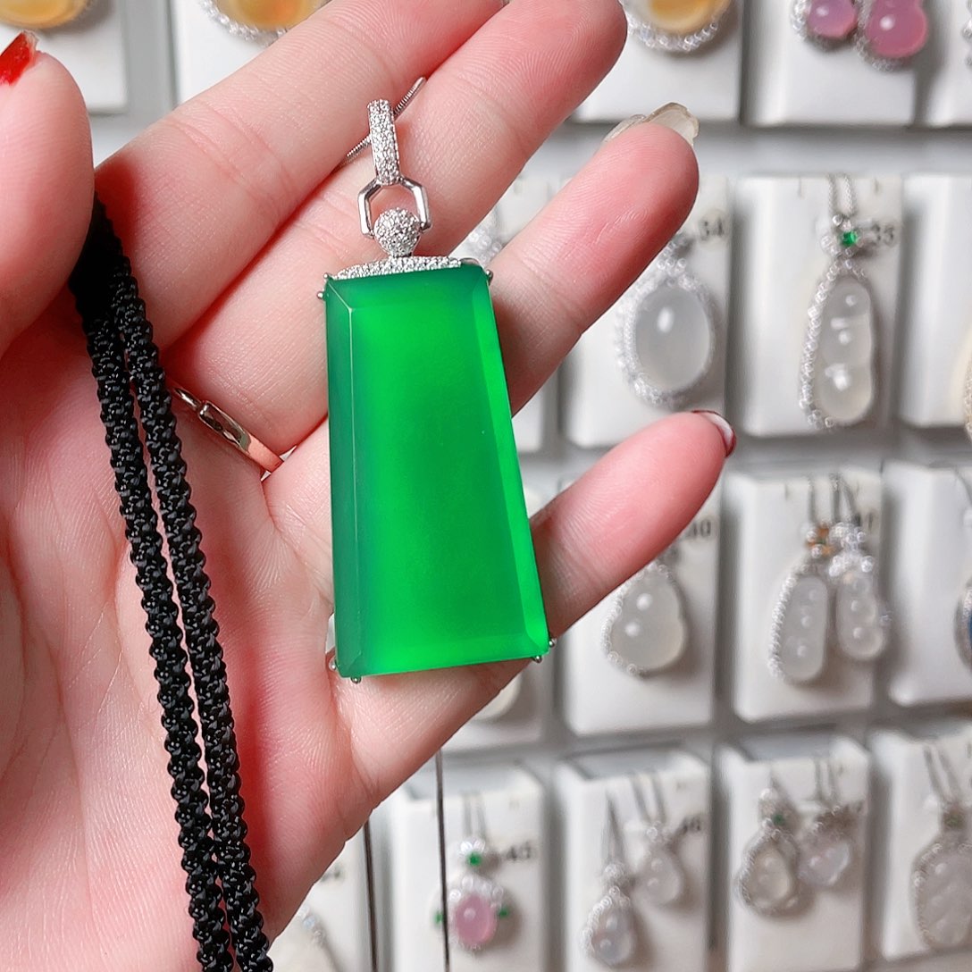 玛瑙/玉髓吊坠(赠链)未镶嵌