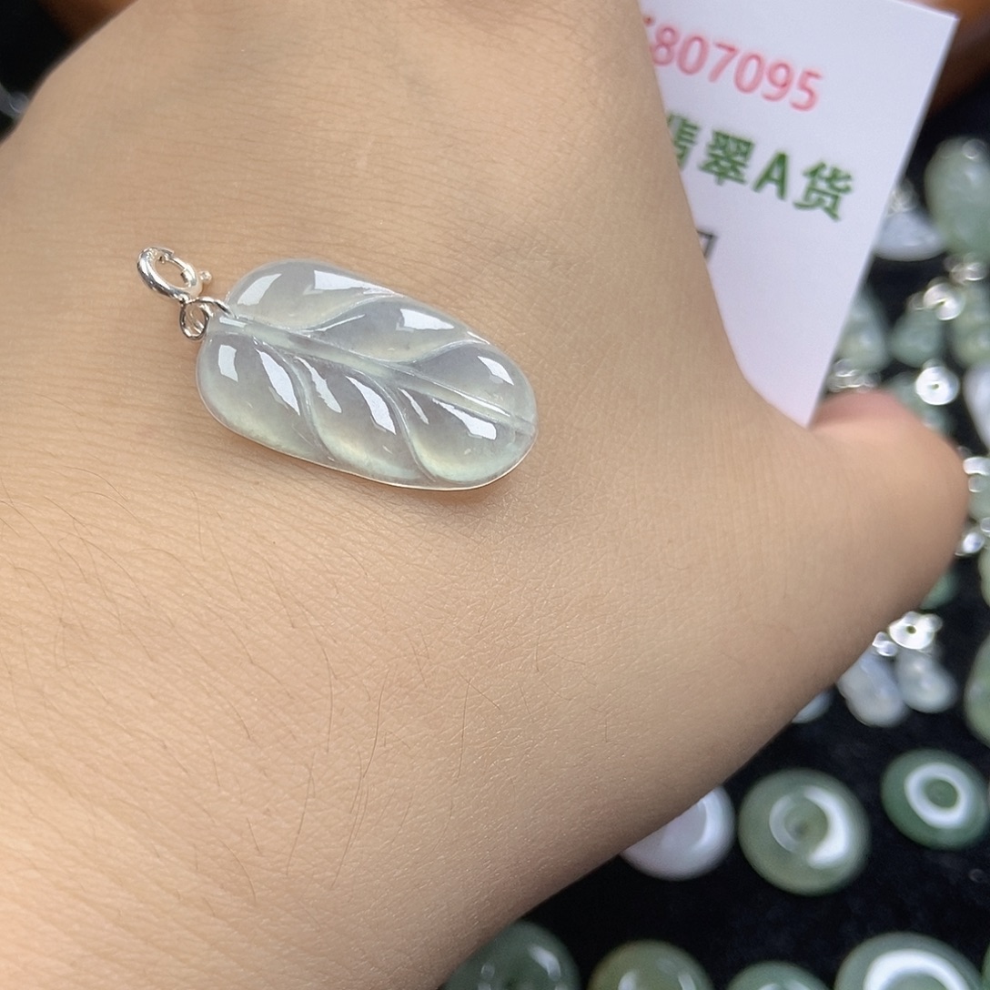 翡翠挂件未镶嵌翡翠