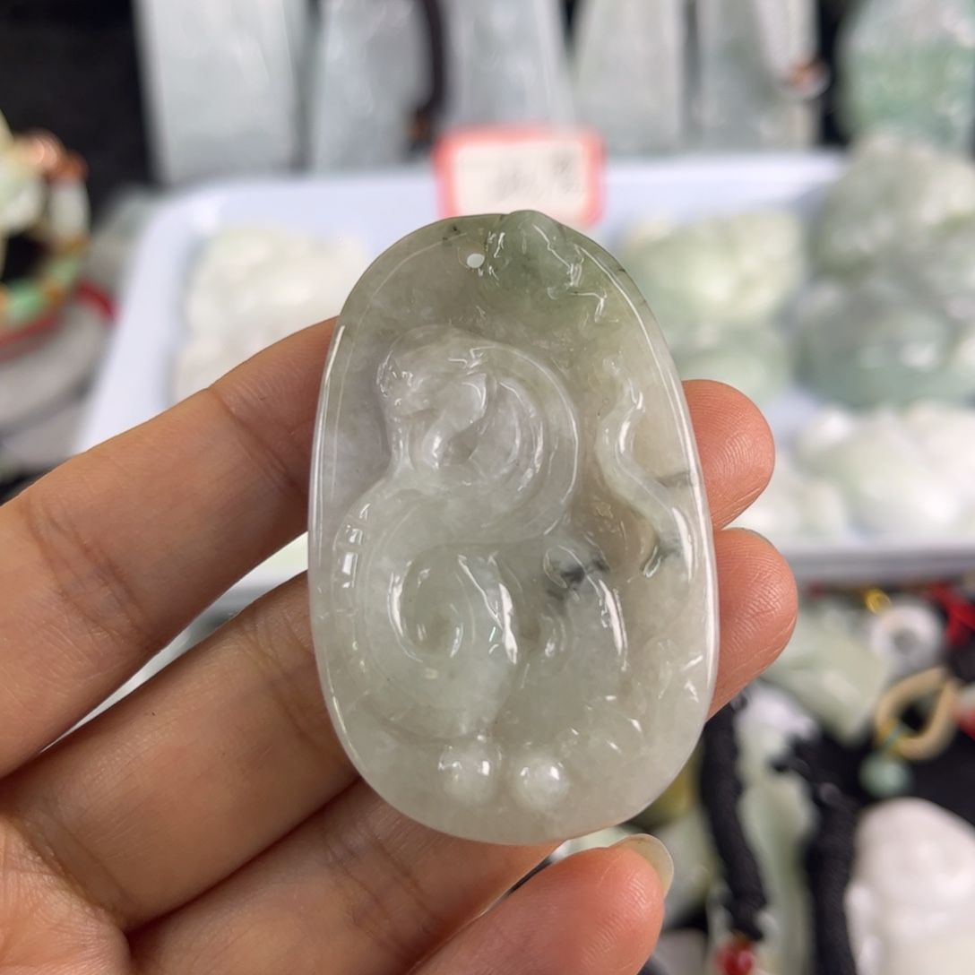 翡翠未镶嵌吊坠(不含链)瑕疵