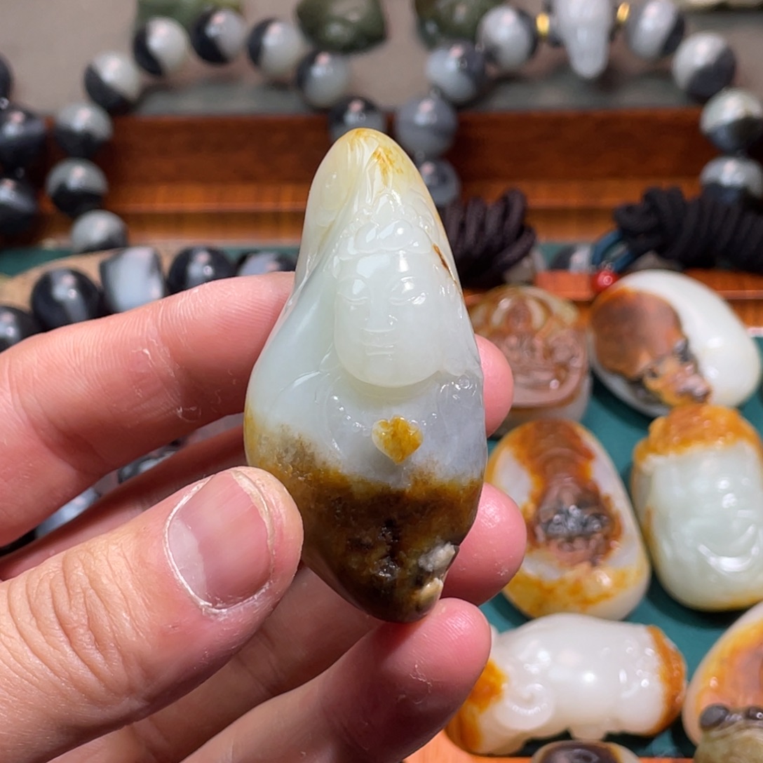 和田玉未镶嵌颈饰