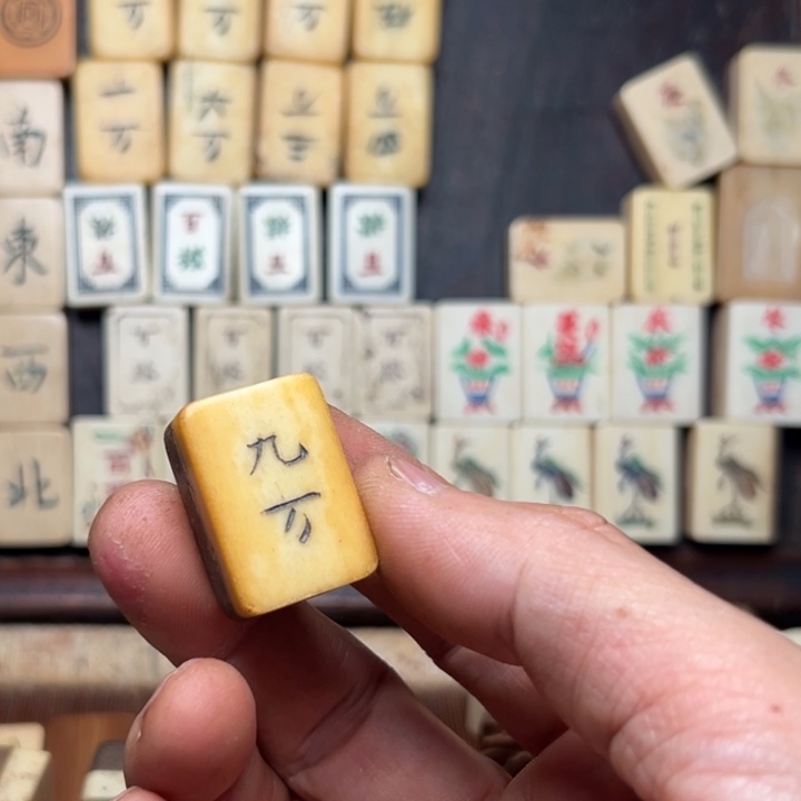 開***氺实心竹雕刻手把件