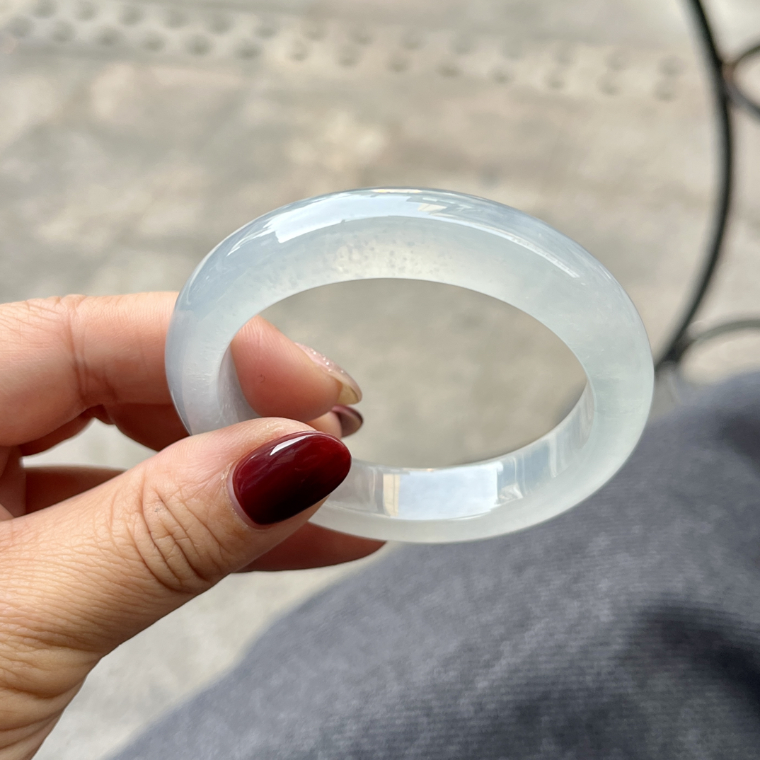 52.2宽版冰蓝起光雪花棉超强推翡翠手镯