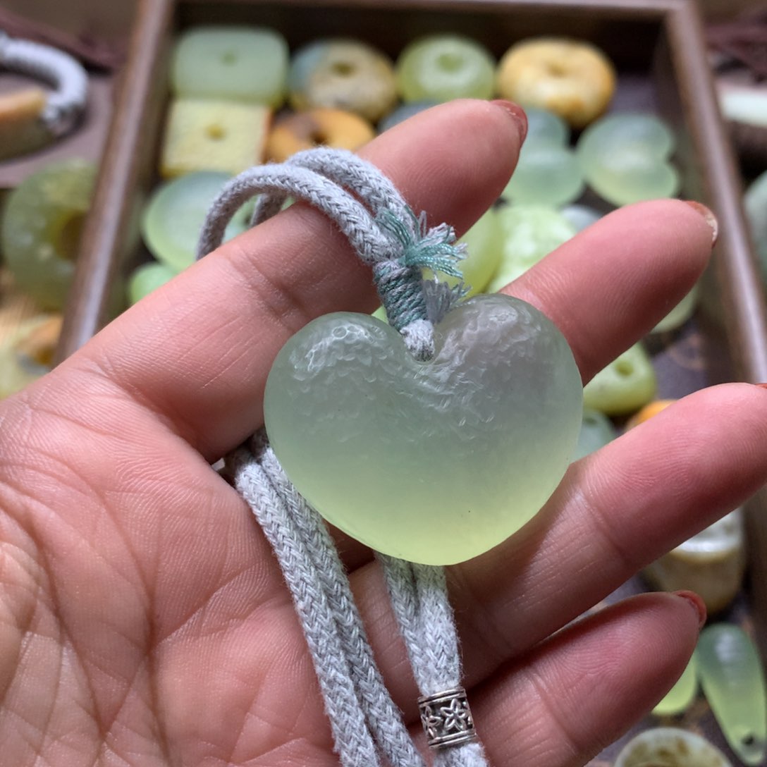 馨****蛇纹石玉合金颈饰