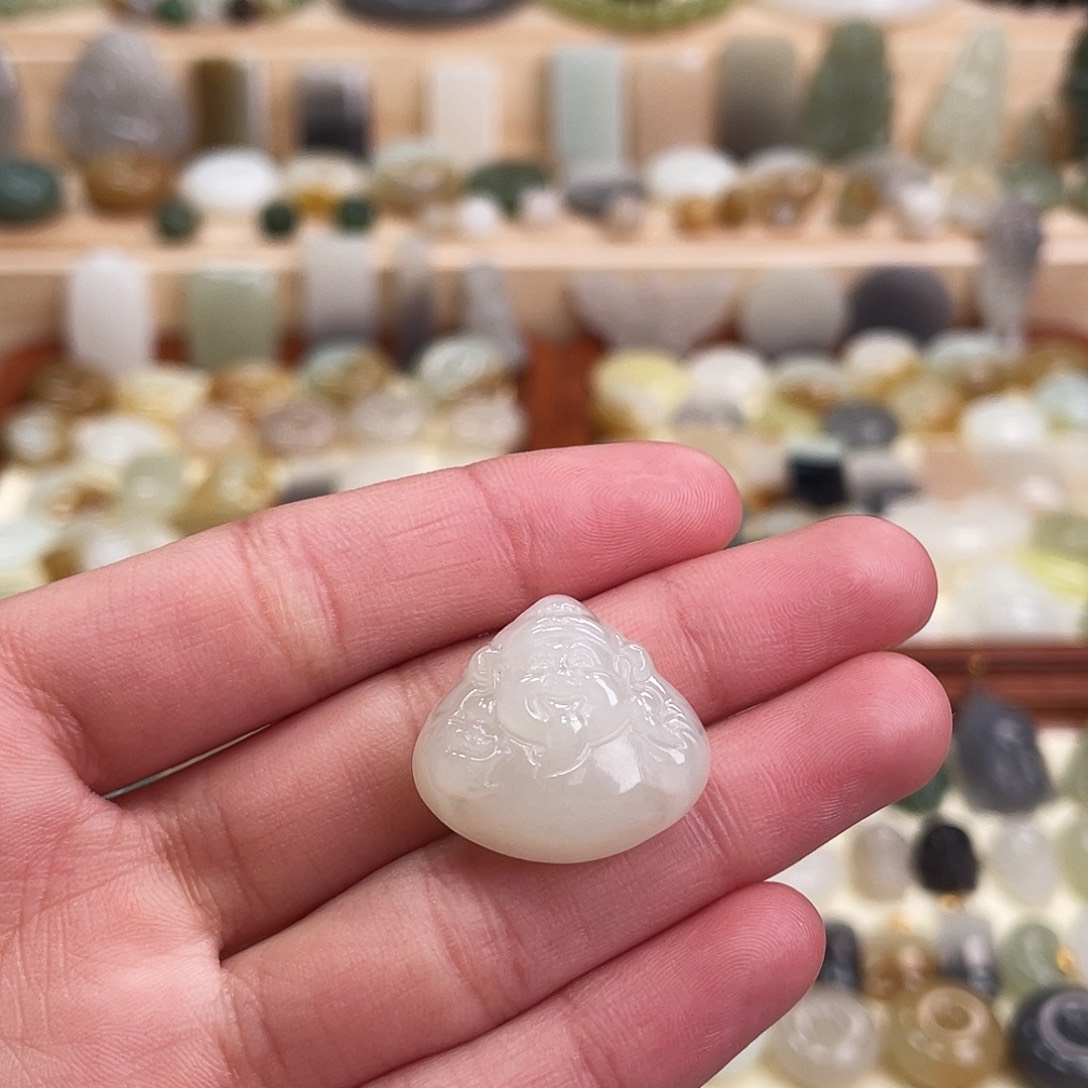 和田玉未镶嵌吊坠(赠链)