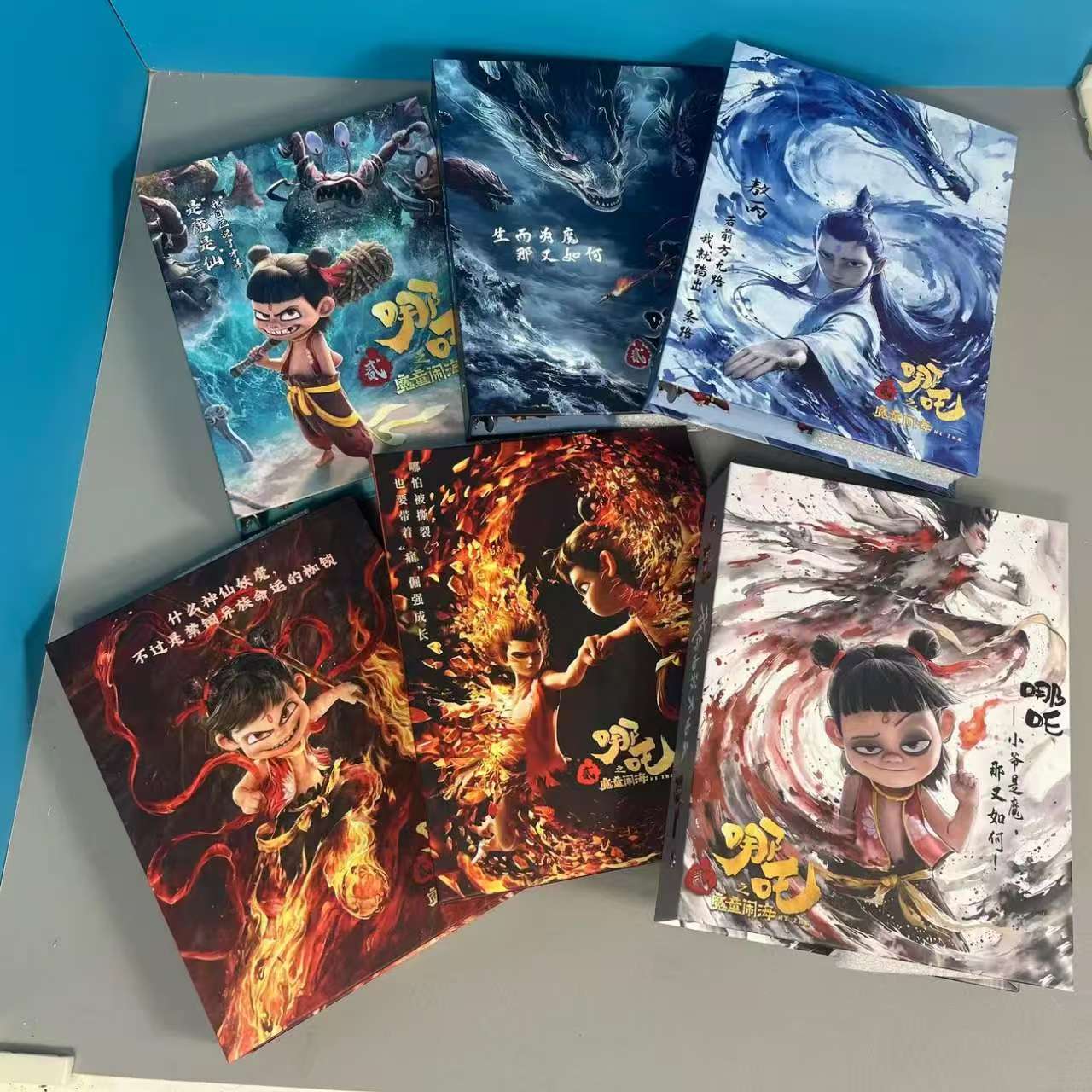 新款 哪吒闹海周边硬壳卡册四宫格活页A53寸小卡收纳册纪念收藏