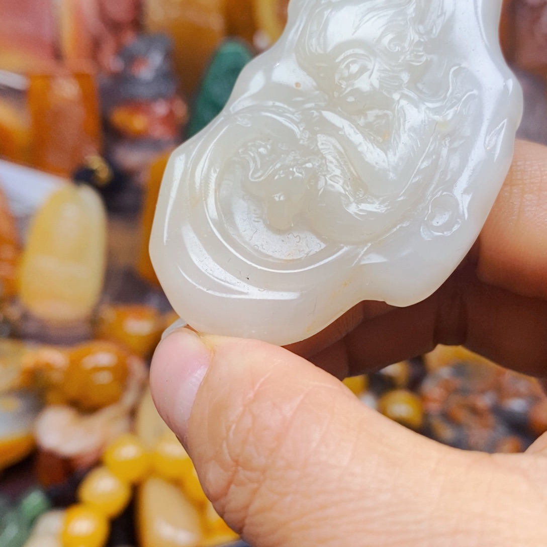 石英质玉未镶嵌颈饰