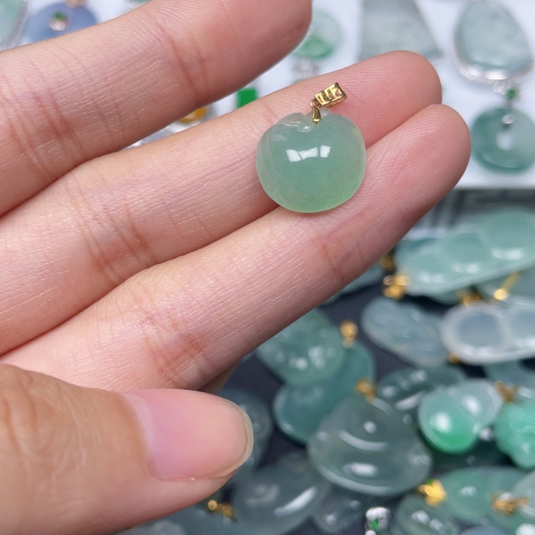 翡翠颈饰18K金镶嵌翡翠