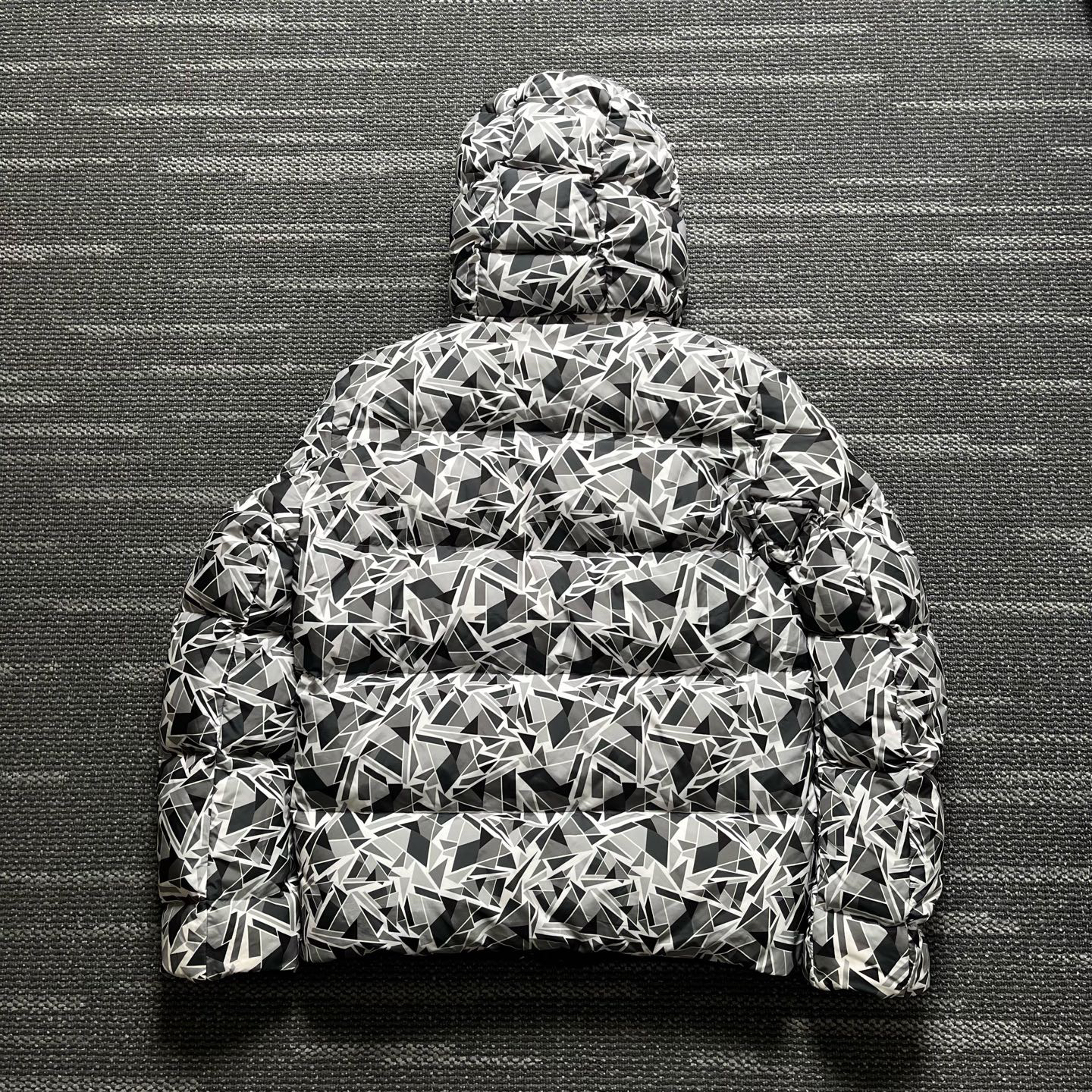 99新 FENDI/芬迪 小怪兽眼睛双面穿连帽羽绒服/50码/9672