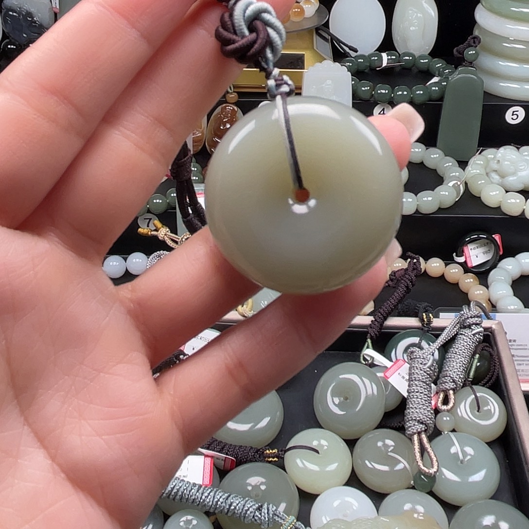 初****和田玉未镶嵌颈饰