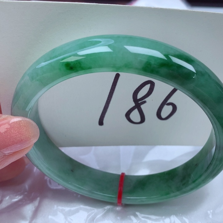 翡翠手镯未镶嵌翡翠