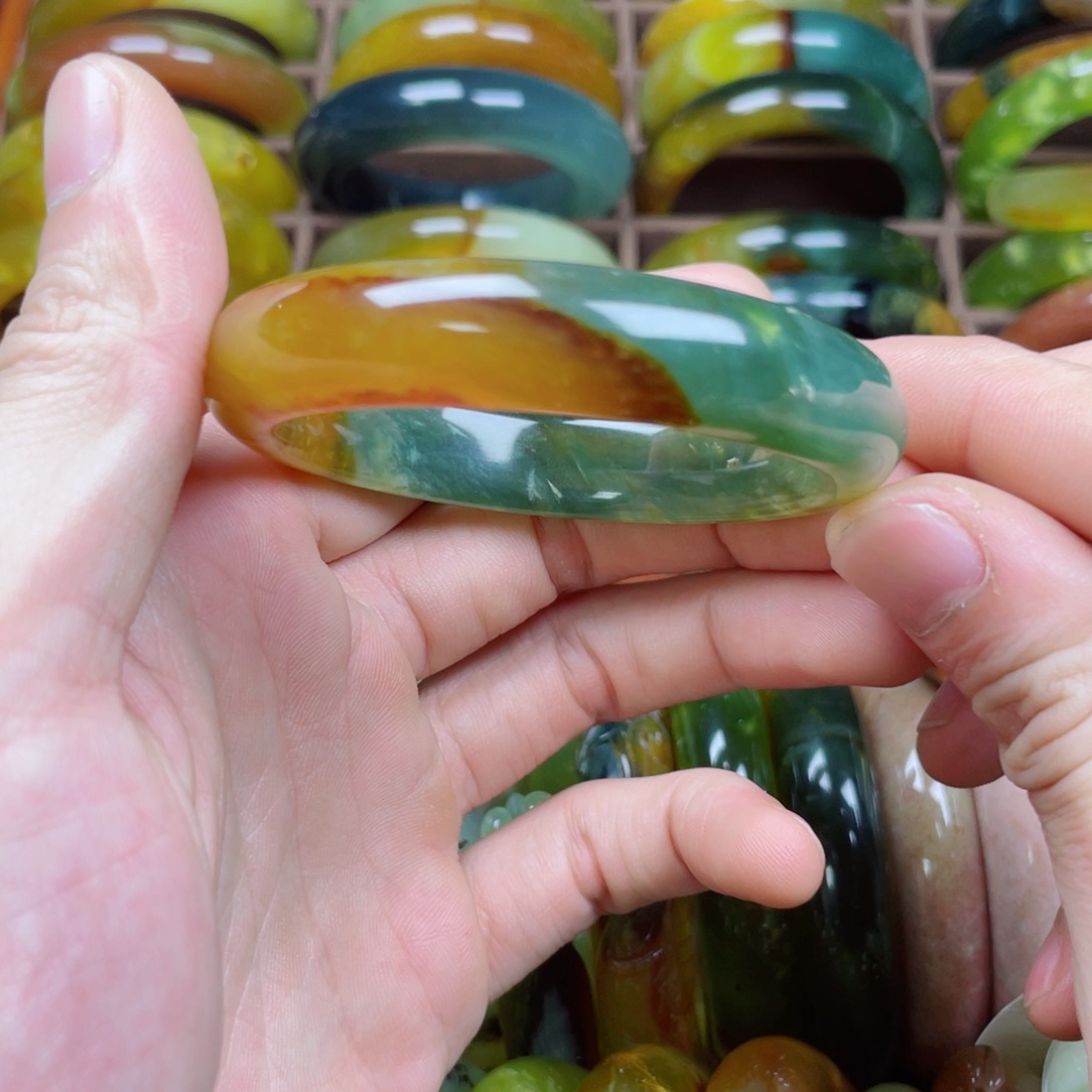 蛇纹石玉未镶嵌手镯