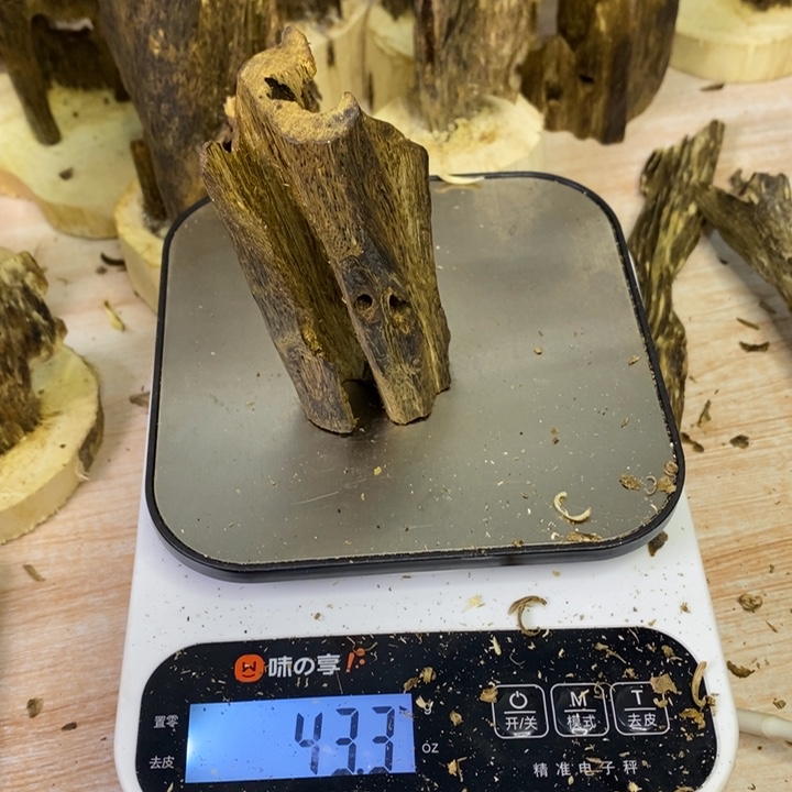 棋楠沉香陆河摆件醇化干料