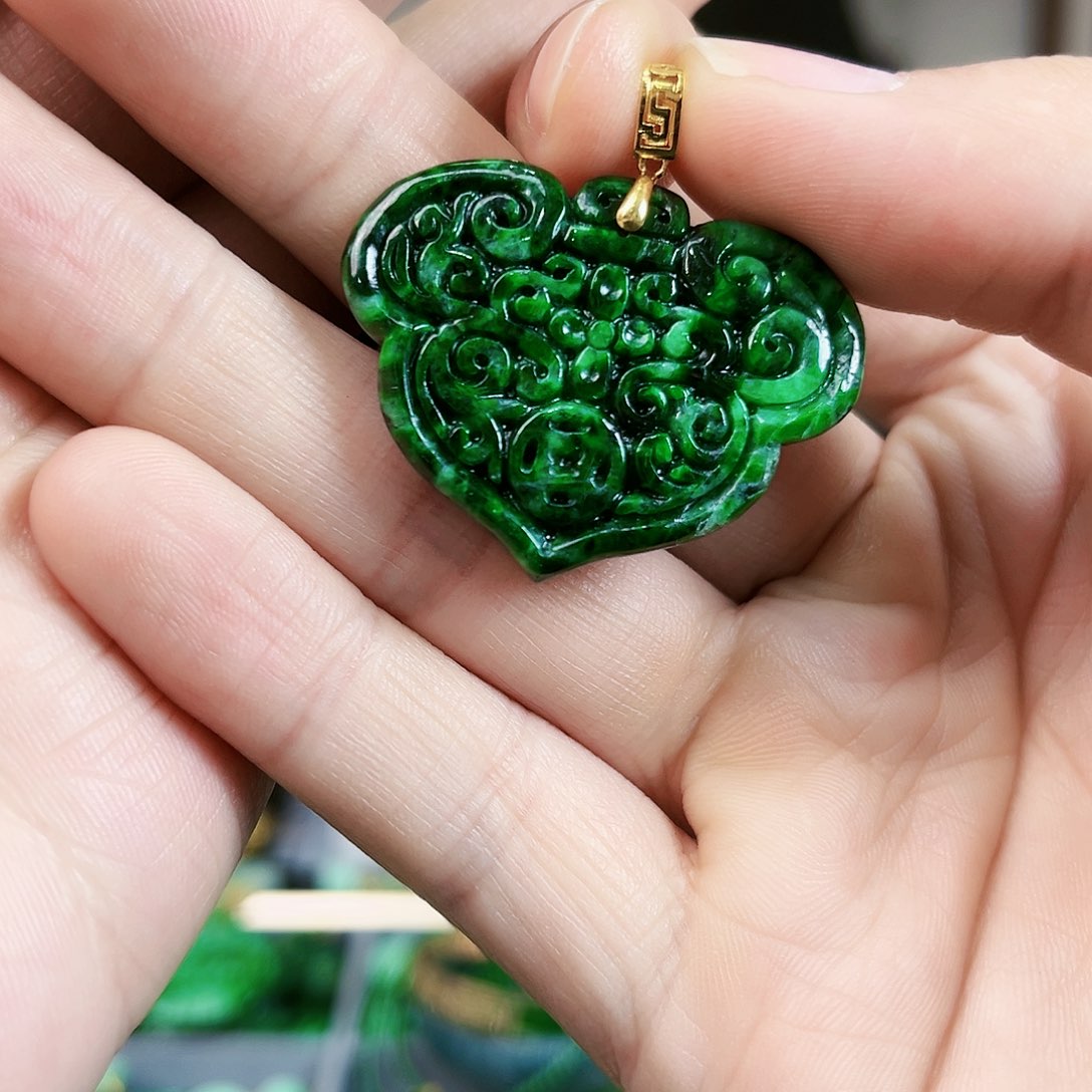 翡翠颈饰18K金镶嵌吊坠