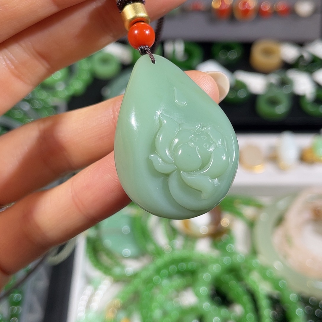 和田玉未镶嵌吊坠(赠链)