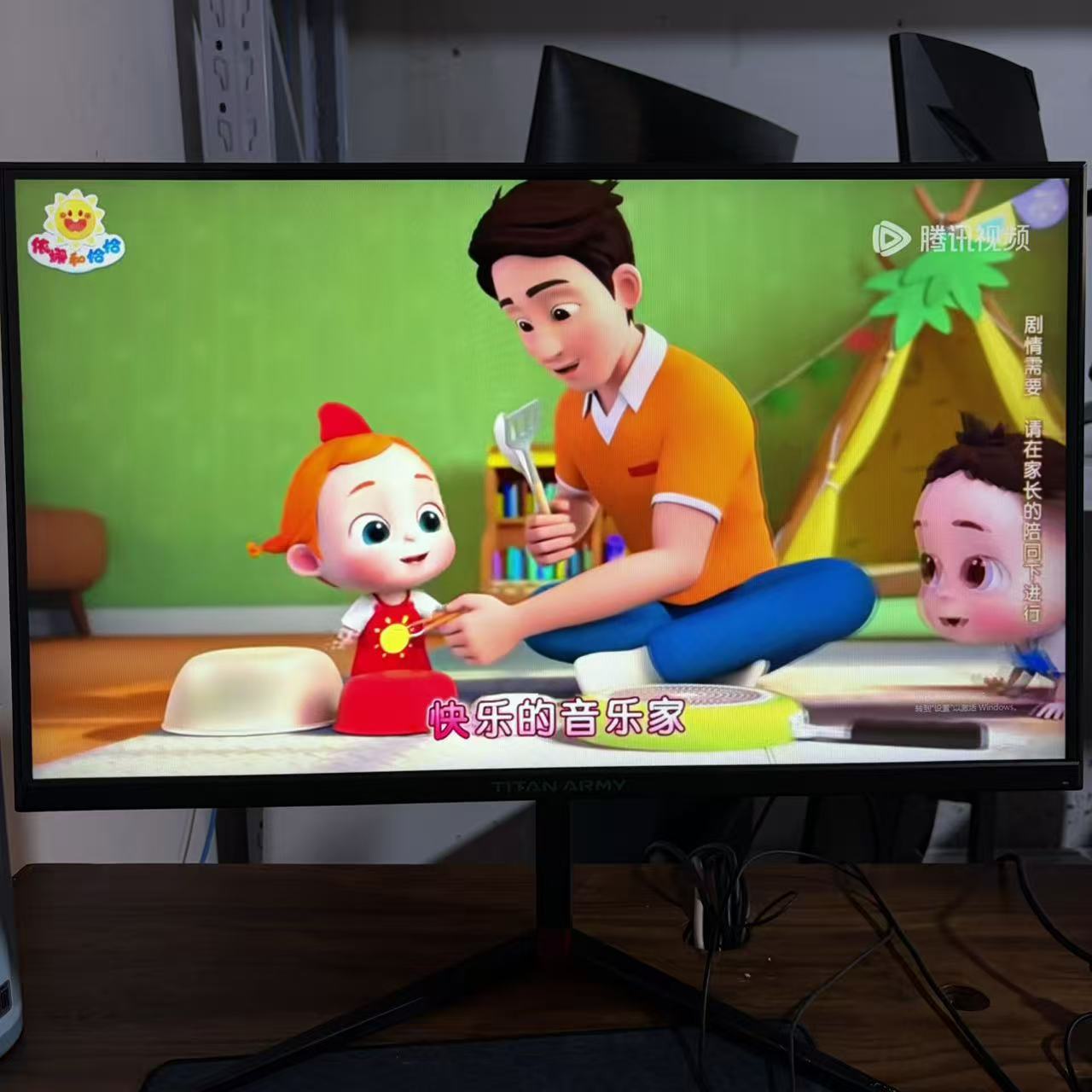 9新 TITAN ARMY/泰坦军团 27寸1K240Hz直面升降旋转电竞显示器