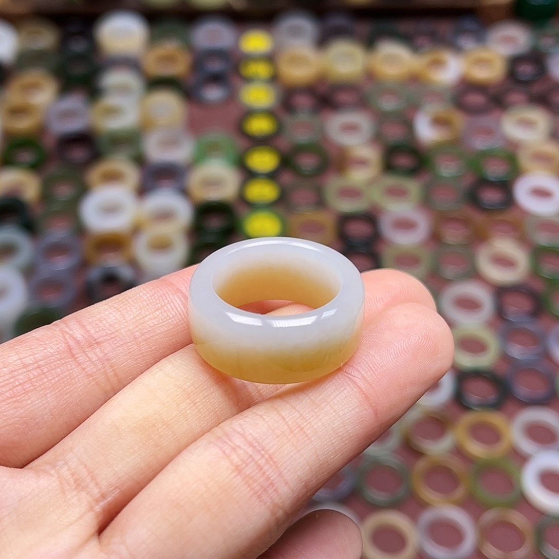 和田玉戒指未镶嵌18.4 一线奶盖糖