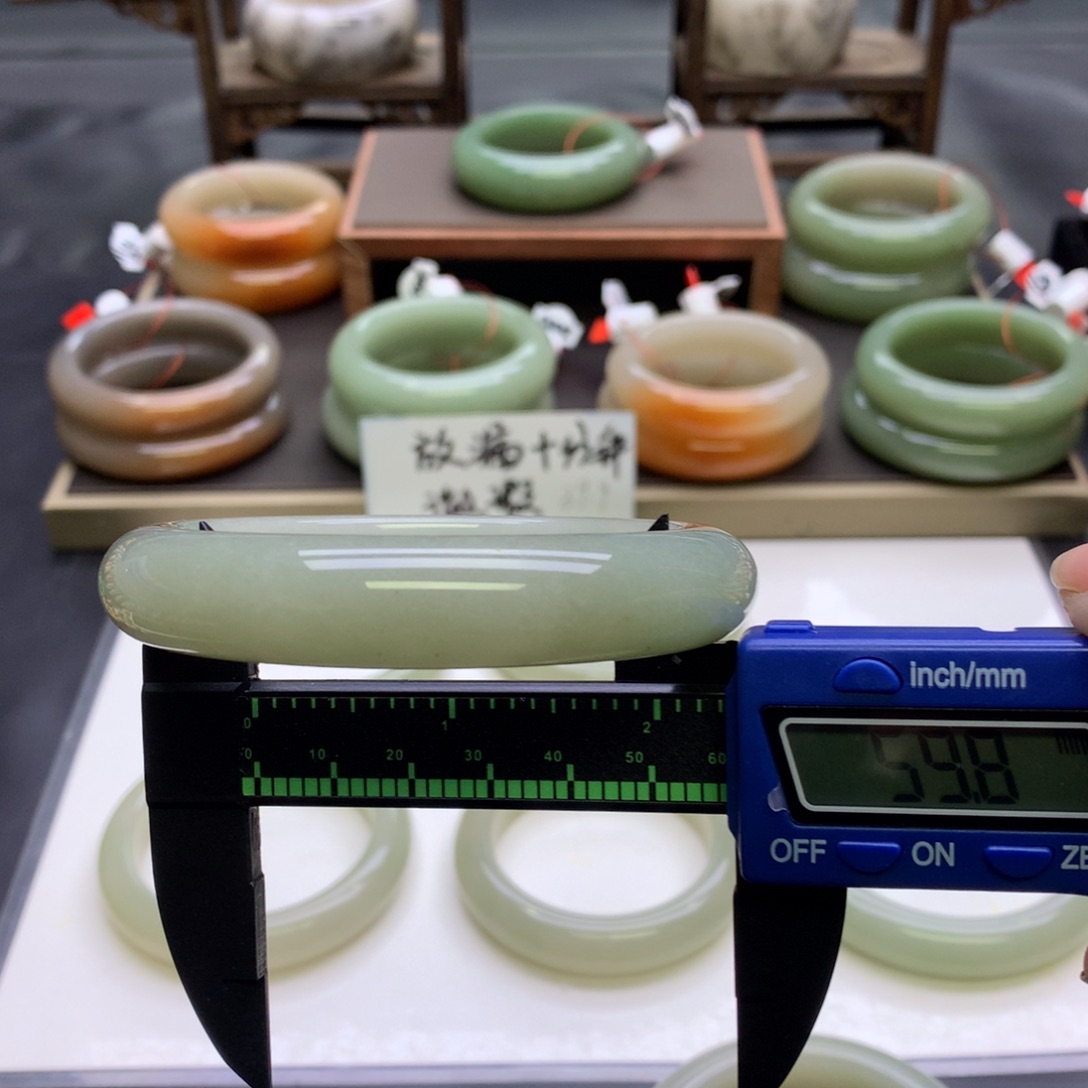 石英质玉未镶嵌手镯