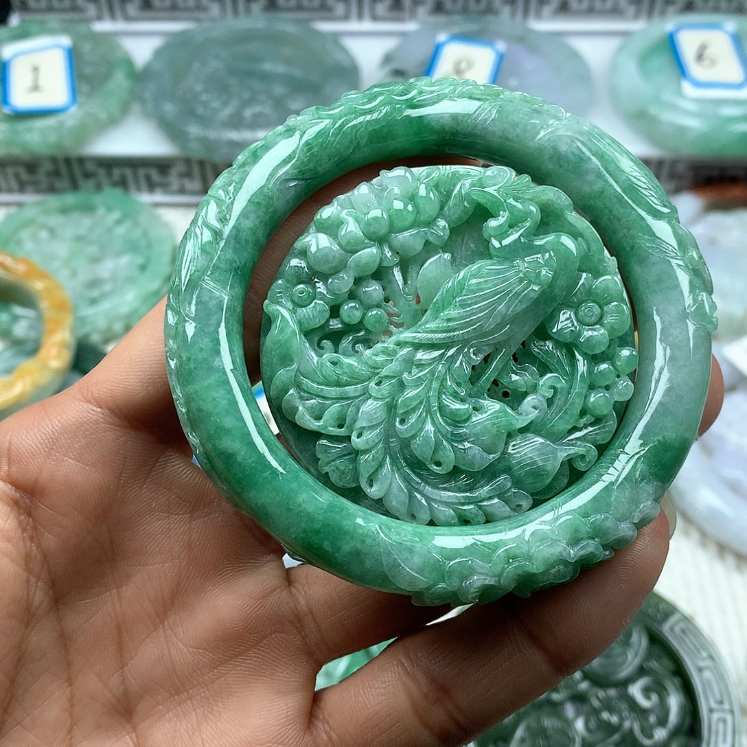 翡翠手镯未镶嵌复古风格雕花手镯