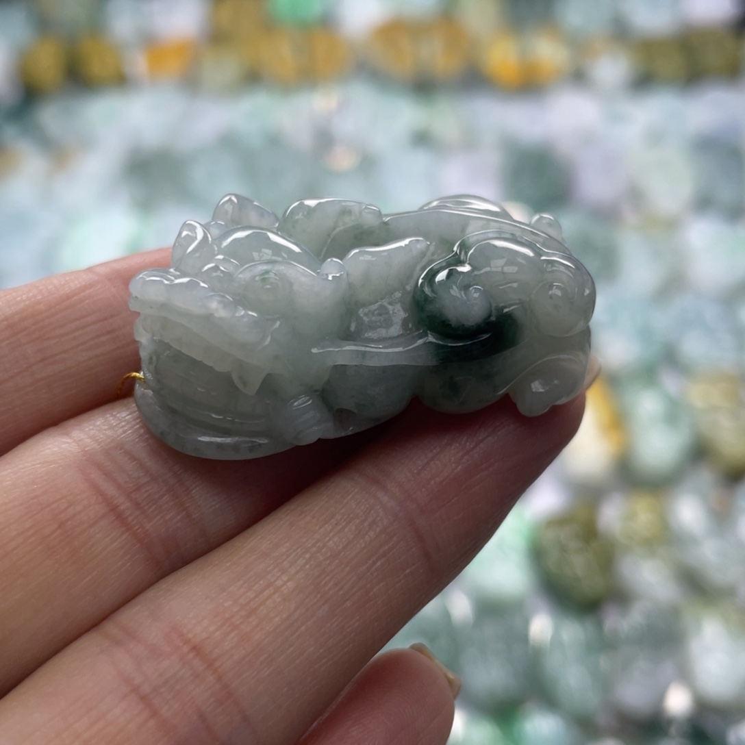 翡翠未镶嵌颈饰貔貅