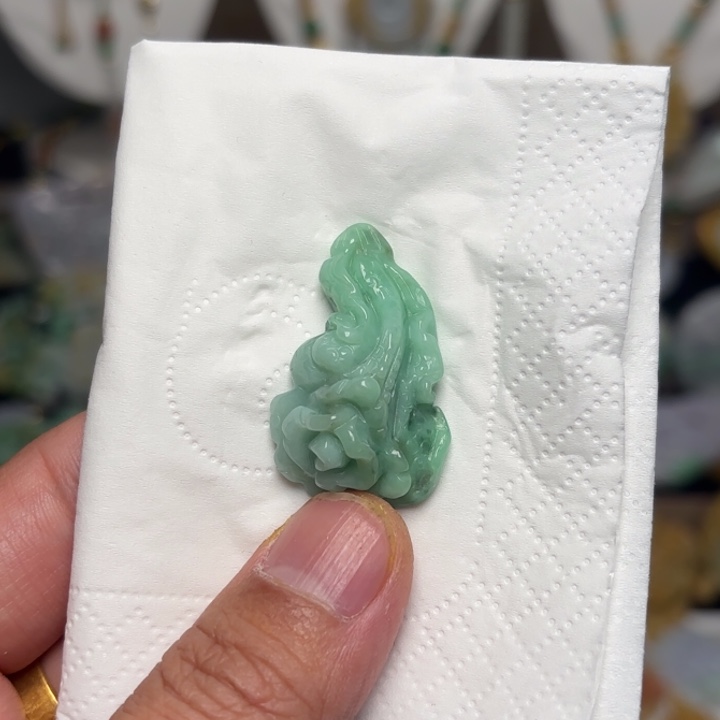 翡翠颈饰未镶嵌吊坠