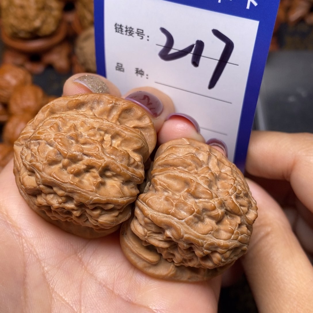 文玩核桃把件白狮子全品38。 217