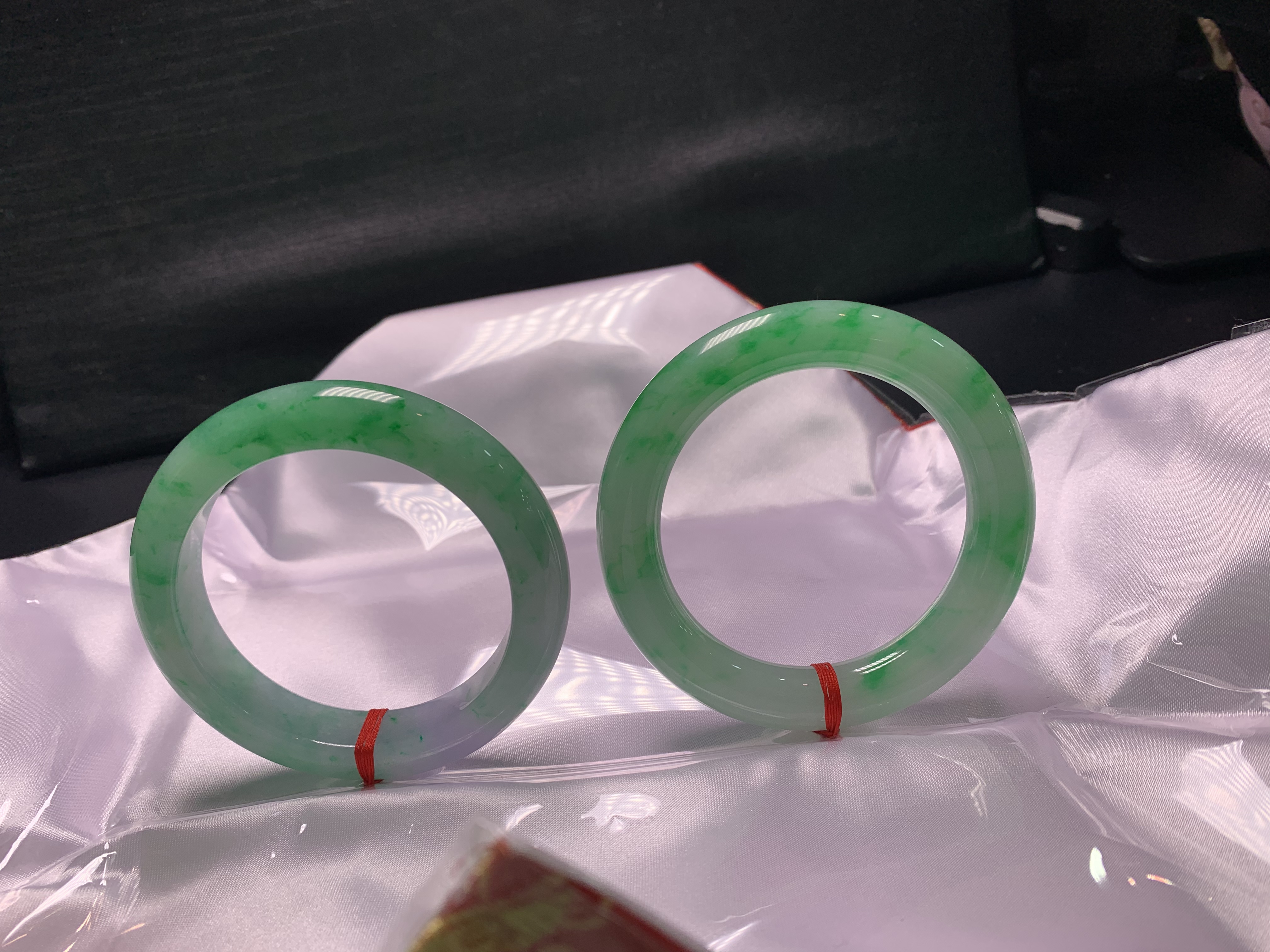 缅甸天然A货冰透辣绿正圈翡翠手镯