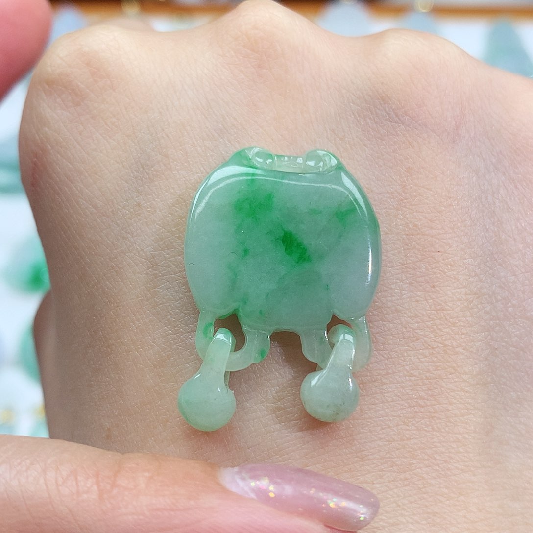 翡翠颈饰未镶嵌如意锁