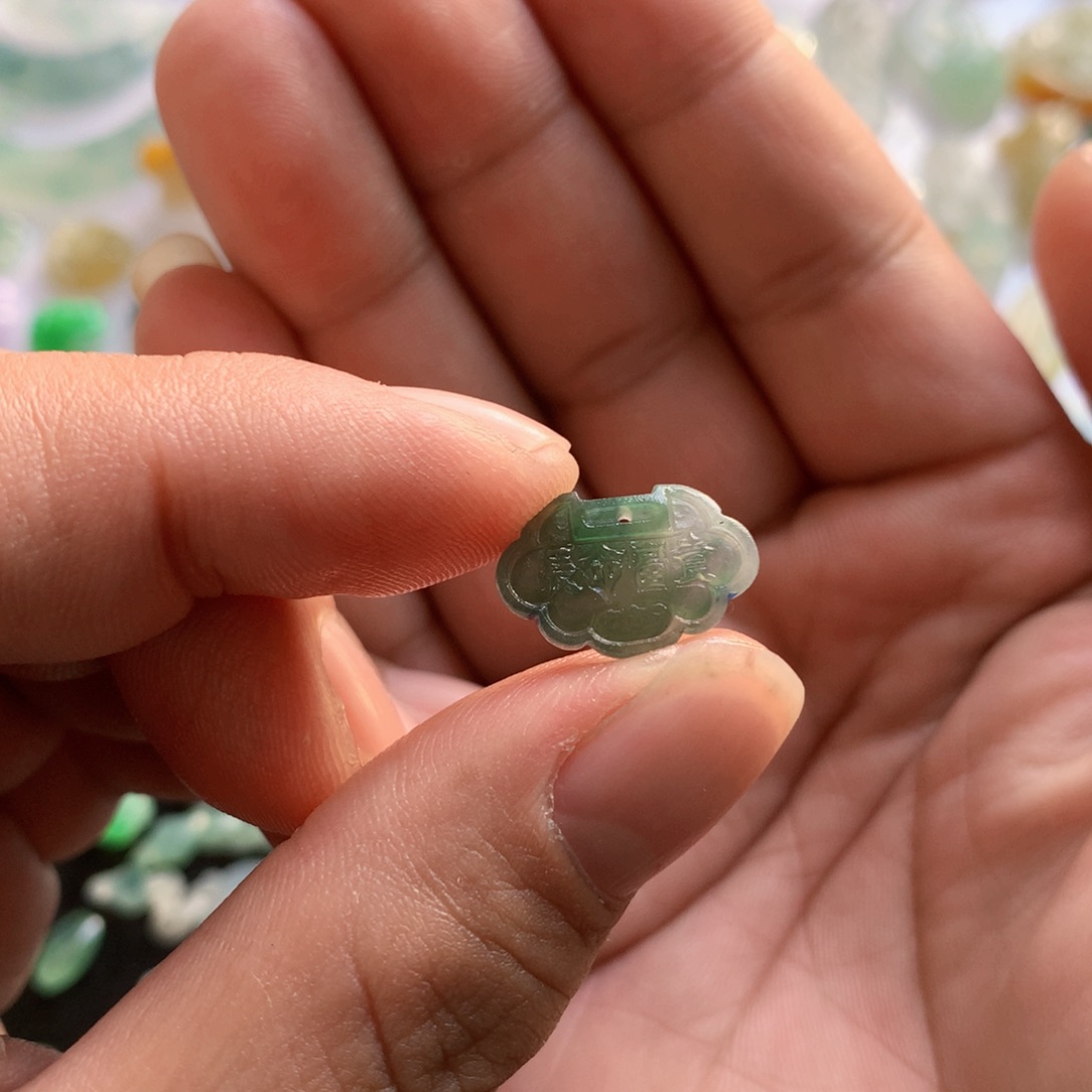 未镶嵌定制翡翠小锁