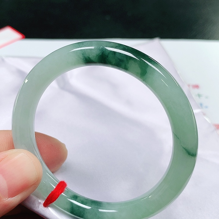 翡翠手镯未镶嵌翡翠手镯未镶嵌