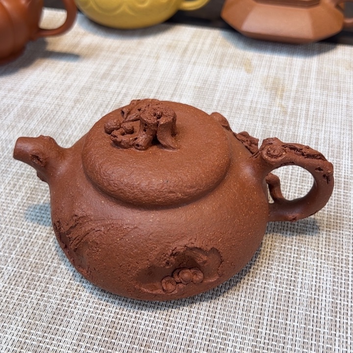 紫砂茶壶红降坡，容量180毫升，桃子