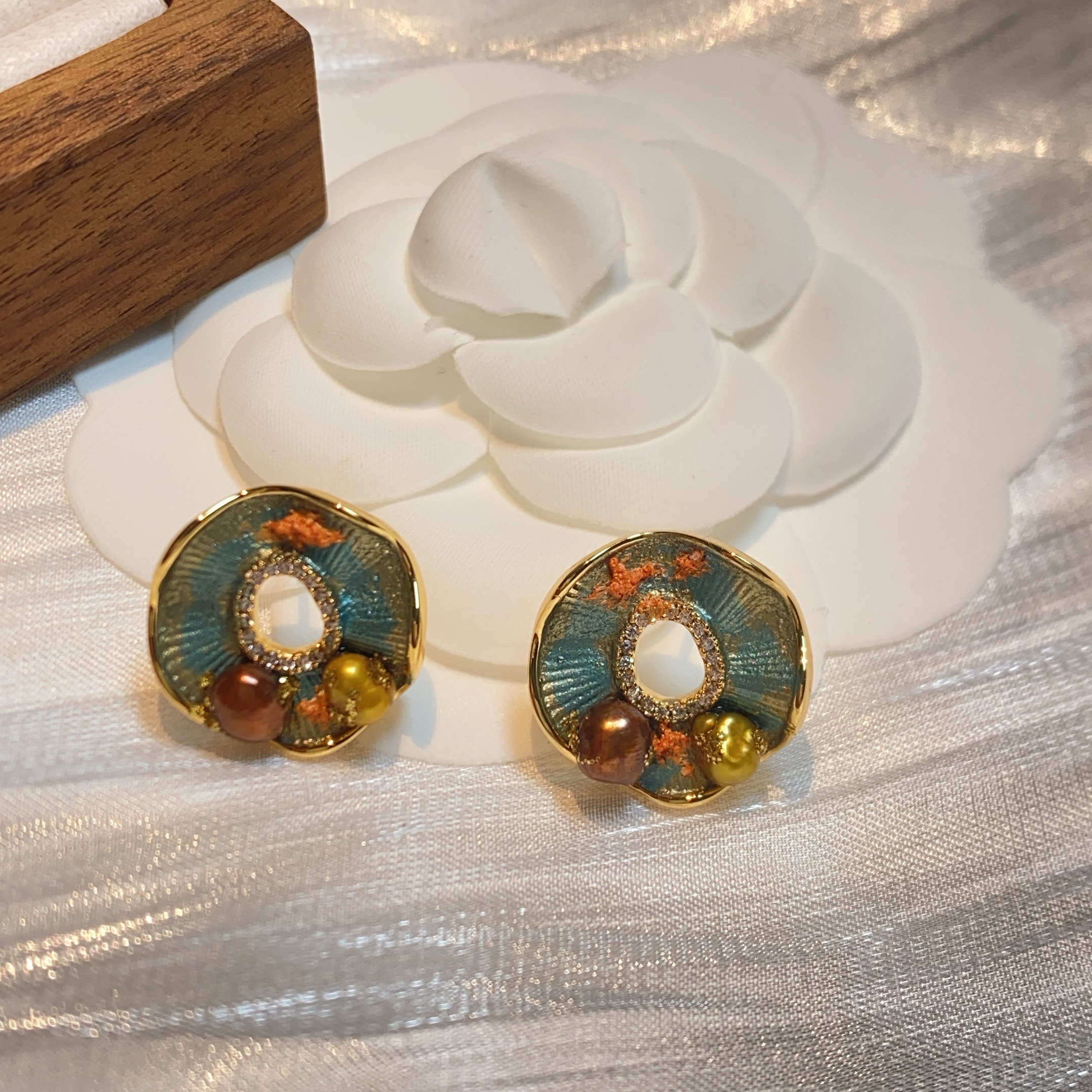 铜合金贝壳耳饰 轻奢中古法式港风耳饰重工彩色复古宫廷风时尚