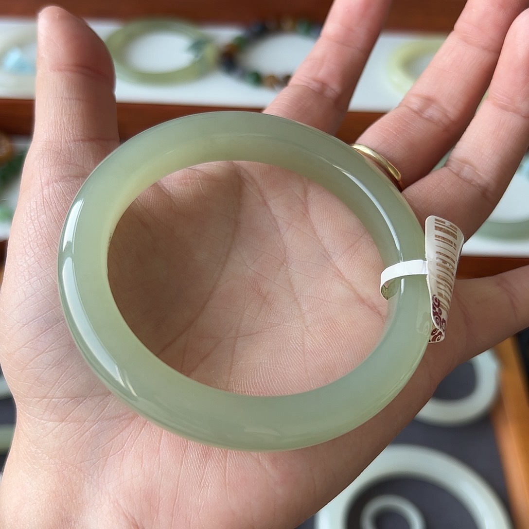 和田玉手镯未镶嵌狄*