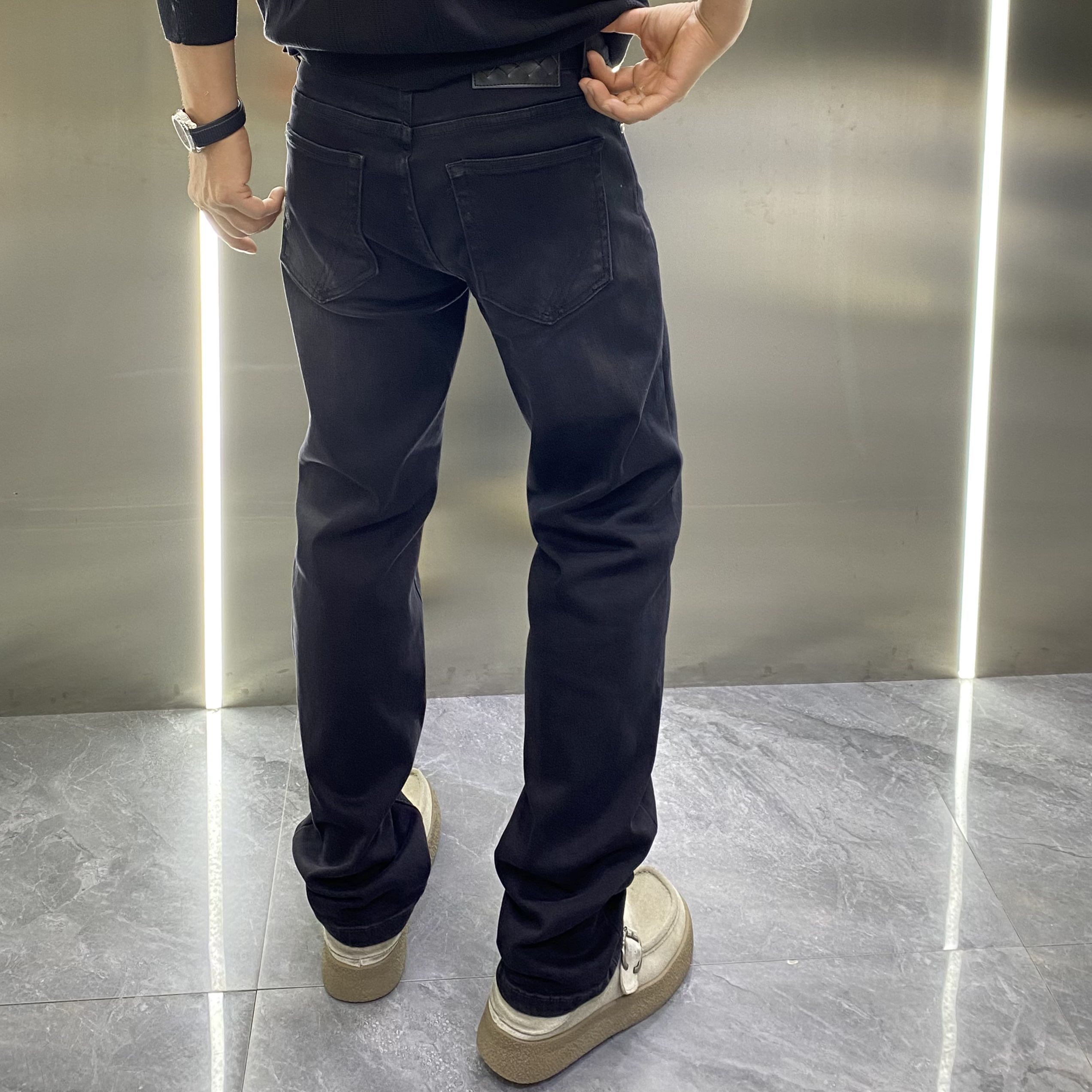 口袋双V刺绣修身小直筒弹力轻奢痞帅高级感直筒水洗牛仔裤秋冬男