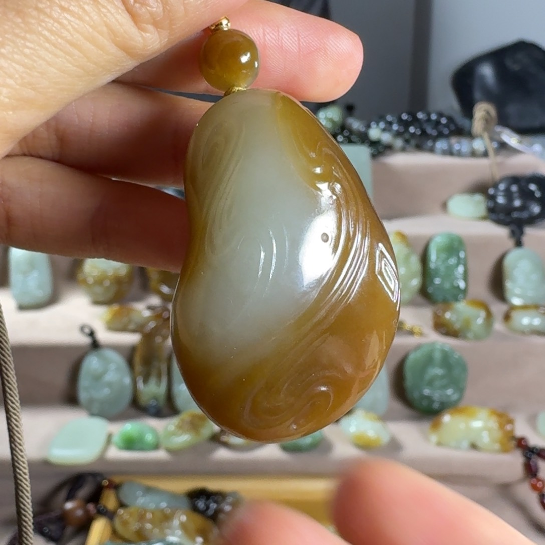 和田玉颈饰未镶嵌