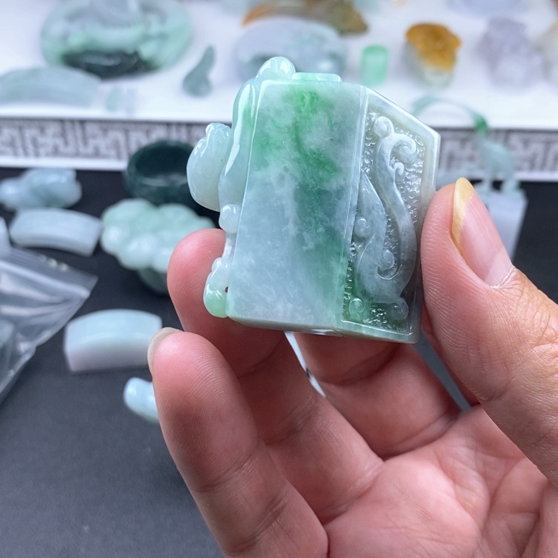 用***9翡翠未镶嵌颈饰天然翡翠