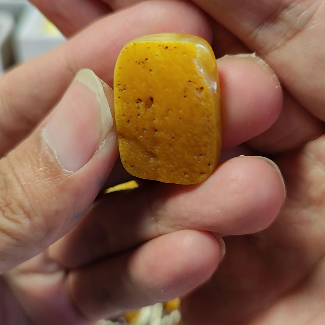 琥珀裸石未镶嵌俄料牌子