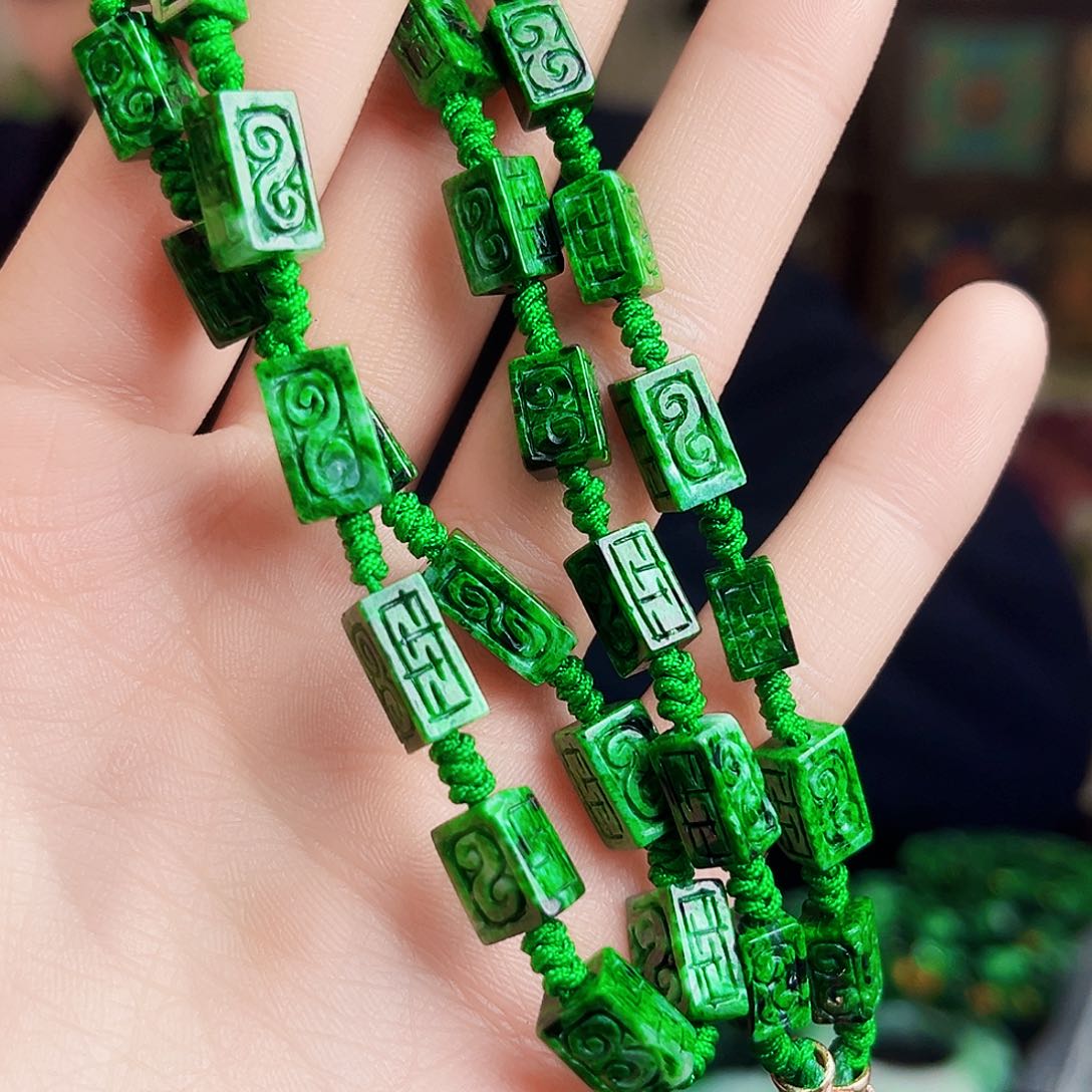 颈饰未镶嵌翡翠多样性