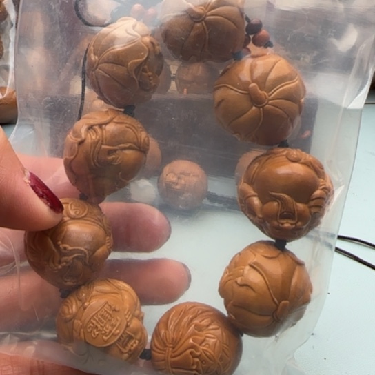 橄榄核手串雕刻工艺