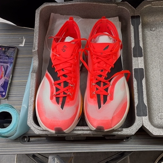 40号李宁跑鞋44.280底微脏