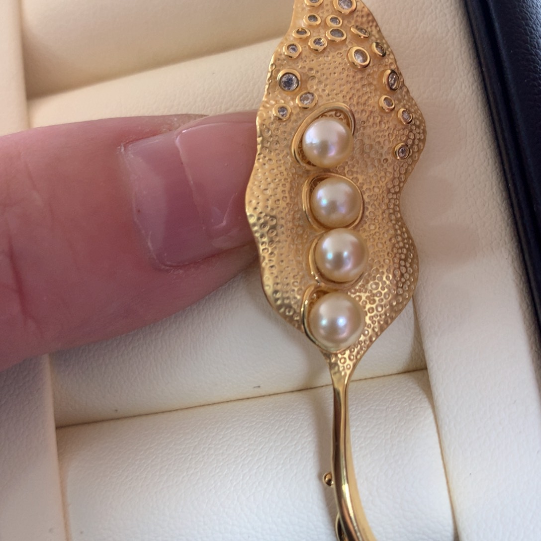 未镶嵌胸饰海水珍珠